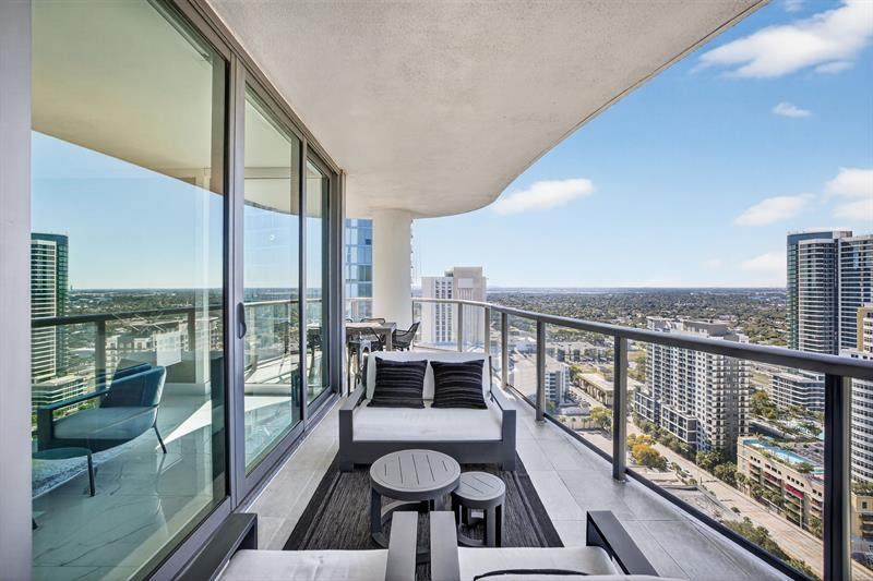 Image 9 of 51 For 100 Las Olas Blvd  3004