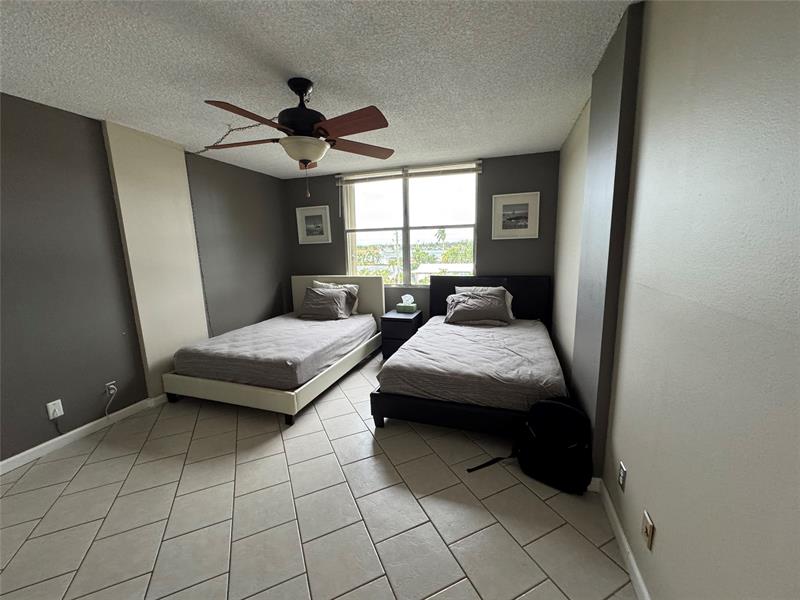 Image 12 of 33 For 120 Royal Park Dr  B4