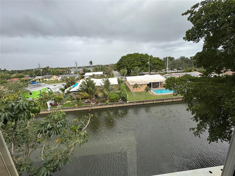 Image 14 of 33 For 120 Royal Park Dr  B4