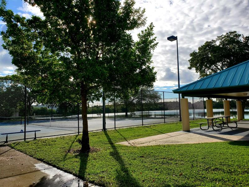 Image 19 of 33 For 120 Royal Park Dr  B4