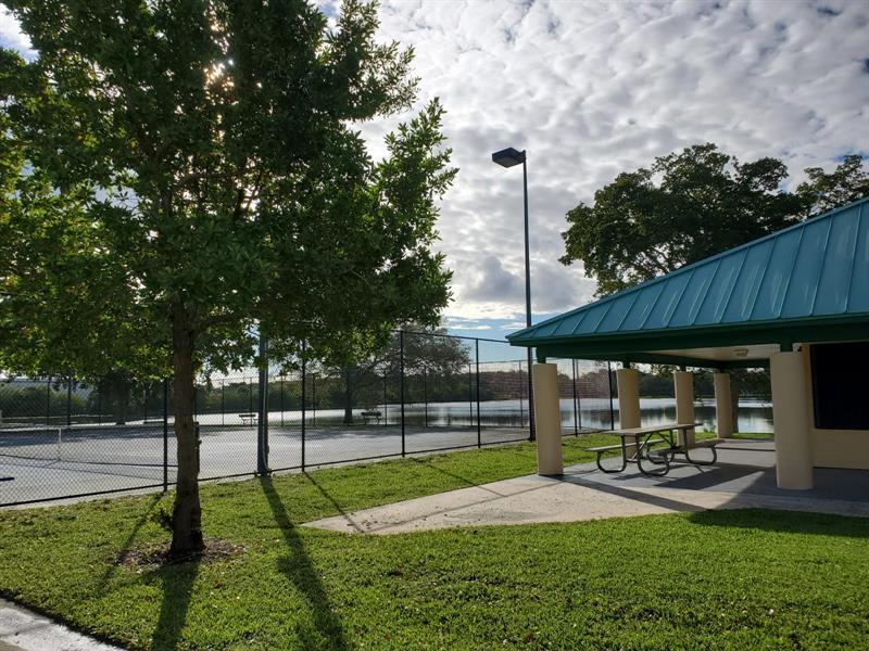 Image 20 of 33 For 120 Royal Park Dr  B4