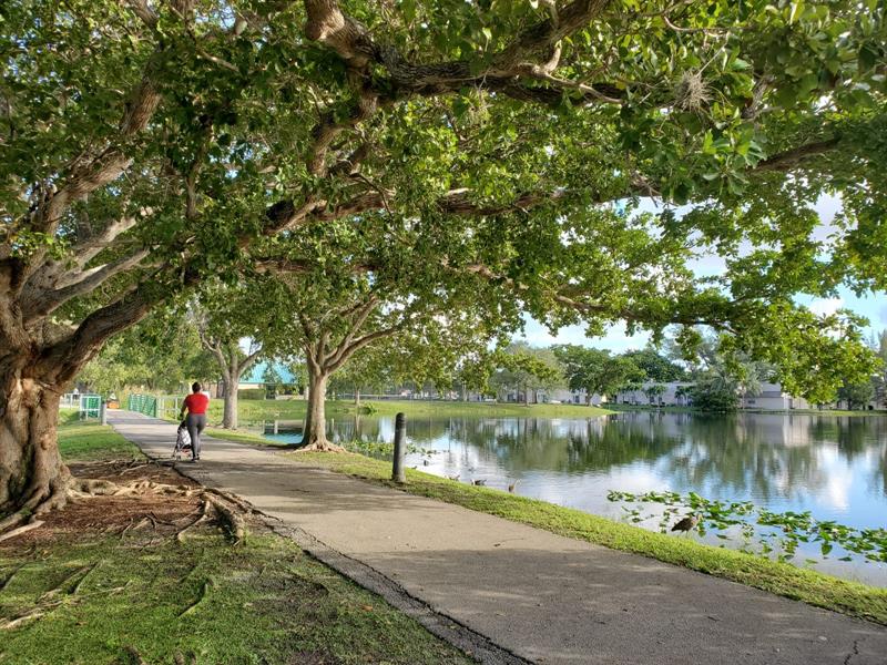 Image 27 of 33 For 120 Royal Park Dr  B4