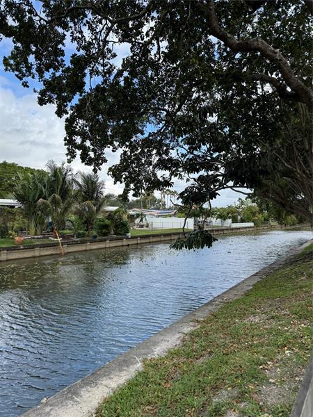 Image 29 of 33 For 120 Royal Park Dr  B4