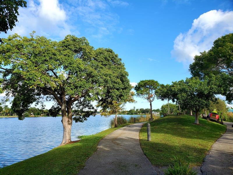 Image 3 of 33 For 120 Royal Park Dr  B4