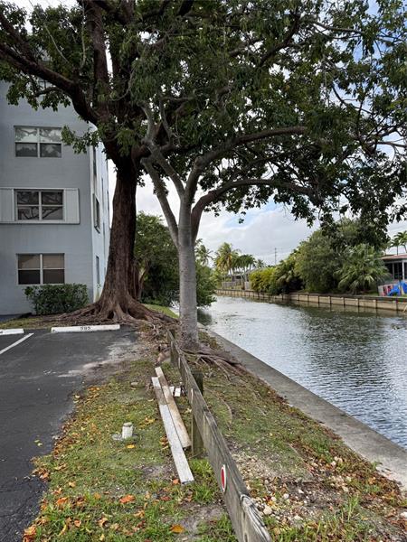 Image 30 of 33 For 120 Royal Park Dr  B4