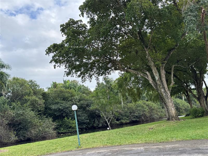 Image 31 of 33 For 120 Royal Park Dr  B4