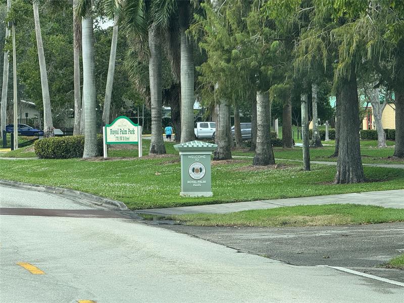 Image 33 of 33 For 120 Royal Park Dr  B4