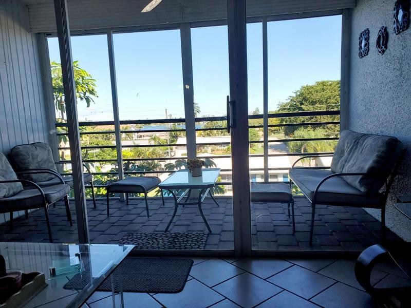 Image 7 of 33 For 120 Royal Park Dr  B4