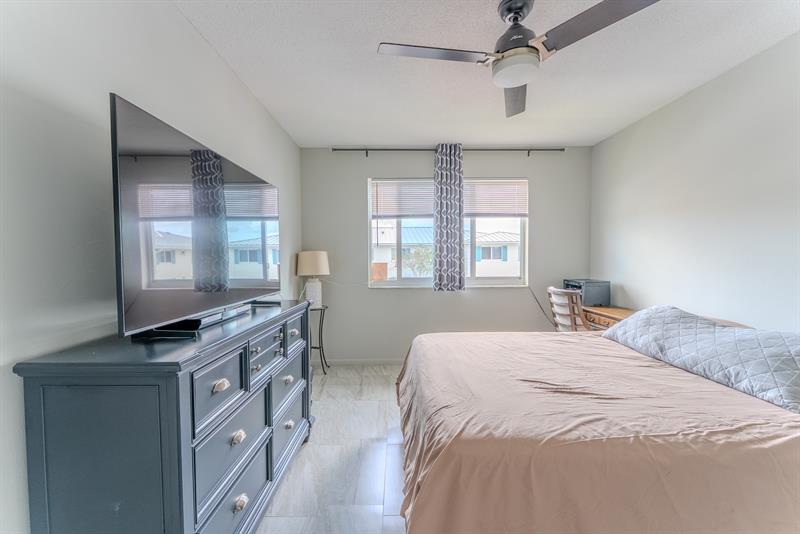 Image 10 of 18 For 6260 18th Ave  824