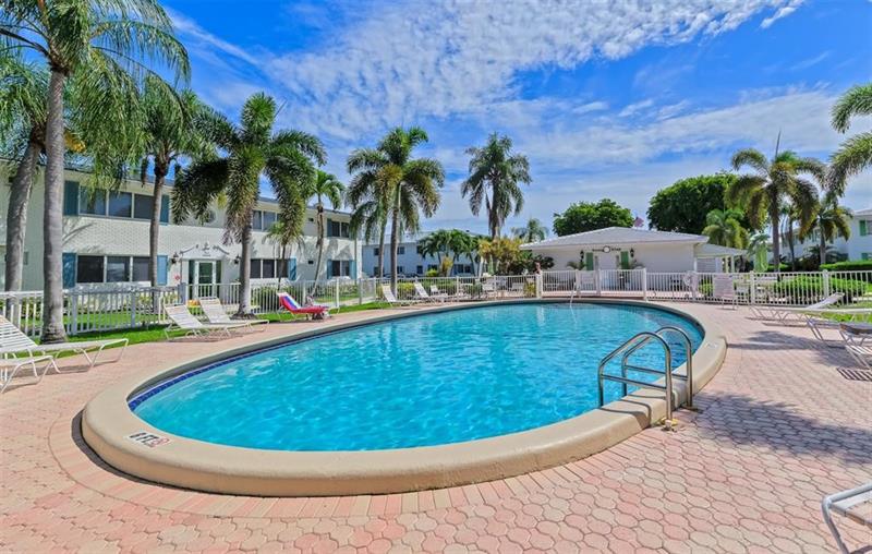 Image 17 of 18 For 6260 18th Ave  824