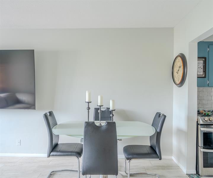 Image 4 of 18 For 6260 18th Ave  824