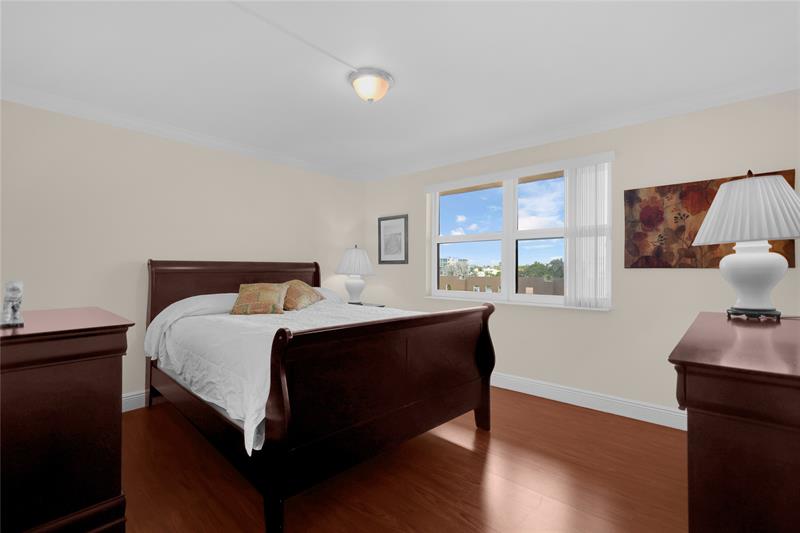 Image 17 of 21 For 311 3rd St  402