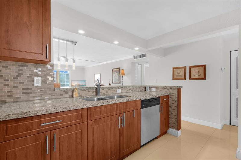 Image 7 of 21 For 311 3rd St  402