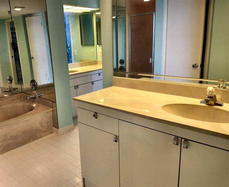 Image 11 of 17 For 123 Lakeshore 2042