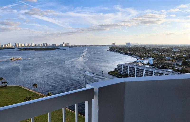 Image 3 of 17 For 123 Lakeshore 2042