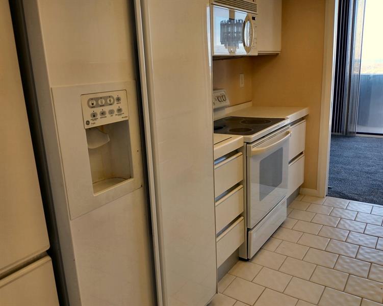 Image 7 of 17 For 123 Lakeshore 2042