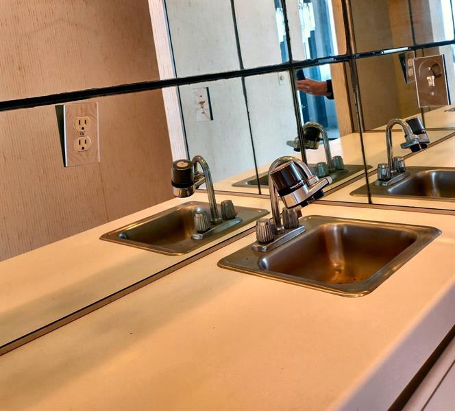 Image 8 of 17 For 123 Lakeshore 2042