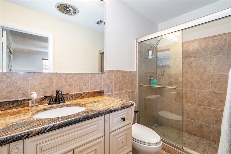 Image 15 of 24 For 1512 Hawthorne Cir