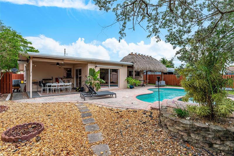 Image 22 of 24 For 1512 Hawthorne Cir