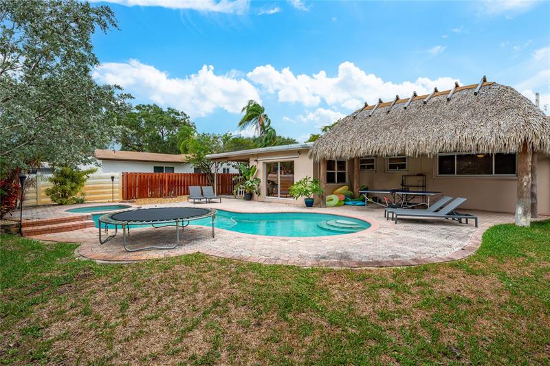 Image 23 of 24 For 1512 Hawthorne Cir