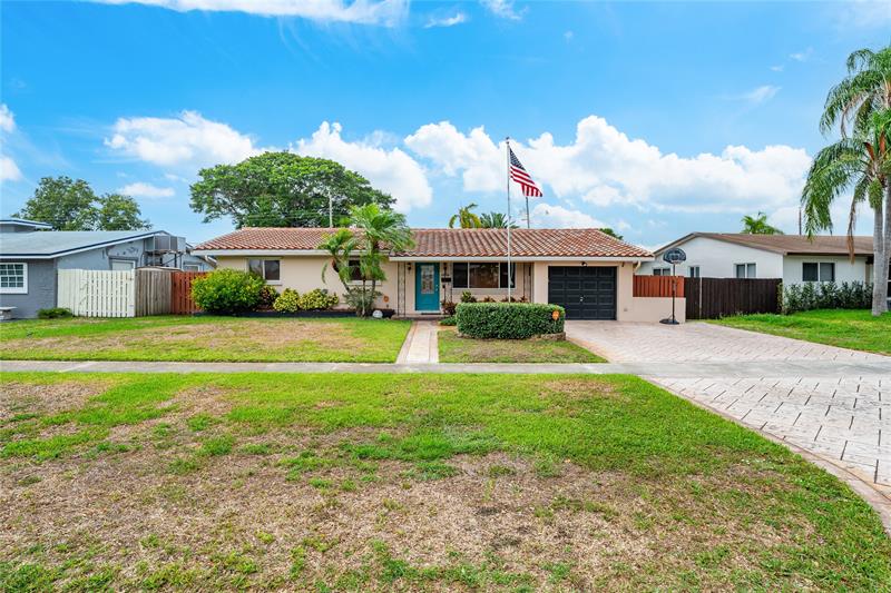 Image 3 of 24 For 1512 Hawthorne Cir