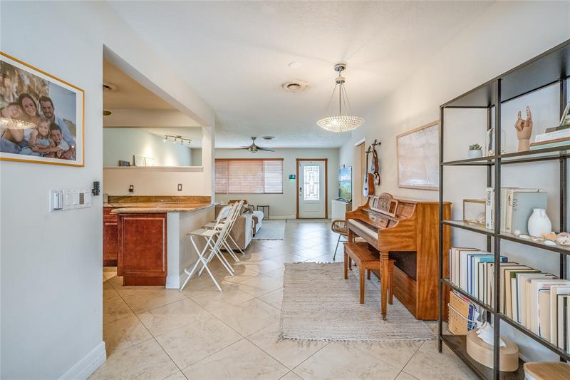 Image 9 of 24 For 1512 Hawthorne Cir