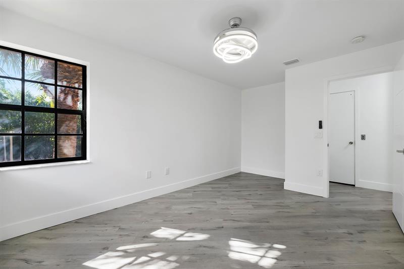 Image 11 of 27 For 5131 Europa Dr  I