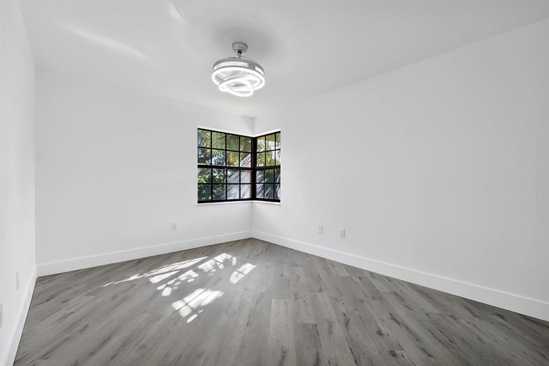 Image 12 of 27 For 5131 Europa Dr  I