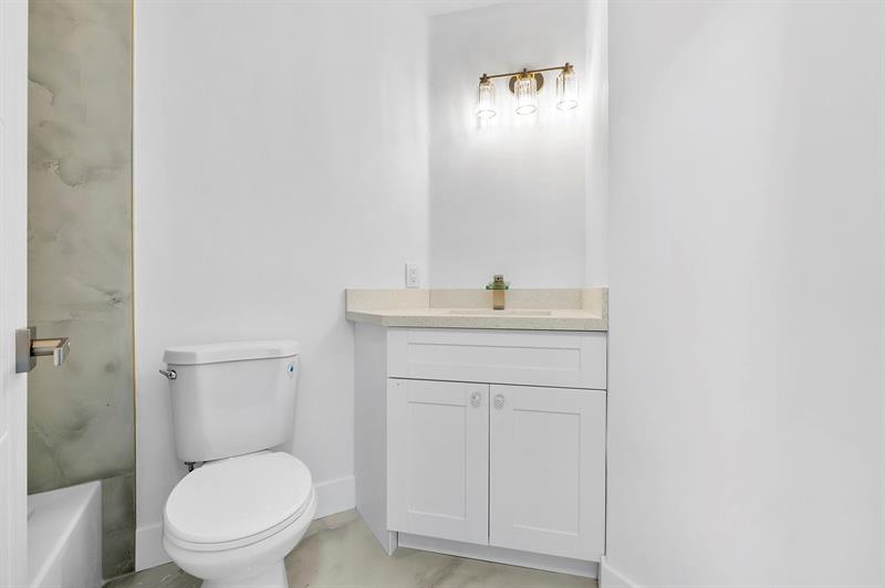 Image 13 of 27 For 5131 Europa Dr  I