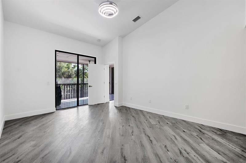 Image 17 of 27 For 5131 Europa Dr  I