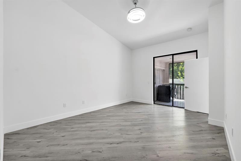 Image 18 of 27 For 5131 Europa Dr  I