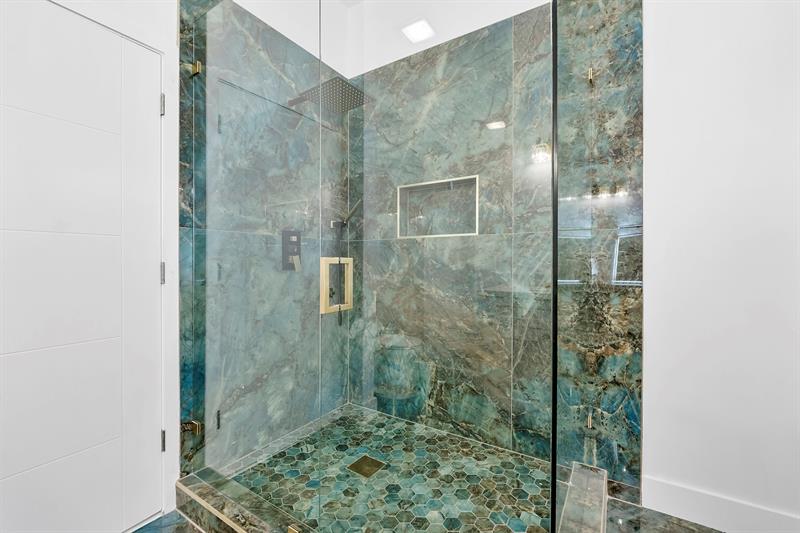 Image 21 of 27 For 5131 Europa Dr  I