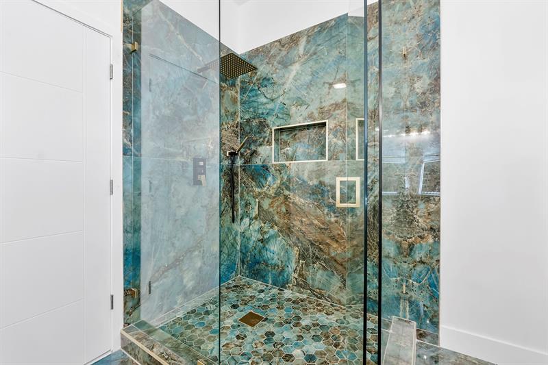 Image 22 of 27 For 5131 Europa Dr  I