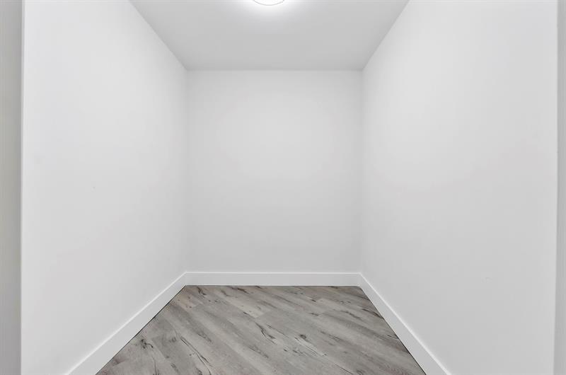 Image 23 of 27 For 5131 Europa Dr  I