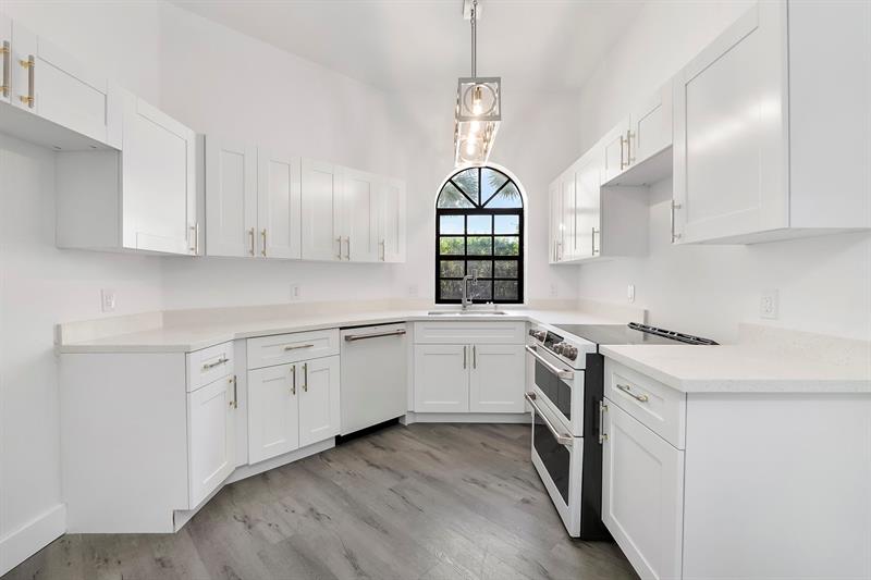 Image 4 of 27 For 5131 Europa Dr  I