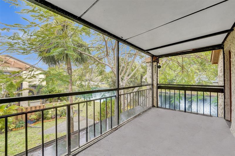 Image 6 of 26 For 26 Wimbledon Lake Dr  248