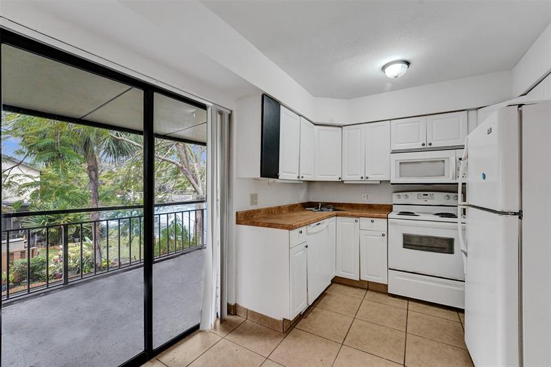 Image 8 of 26 For 26 Wimbledon Lake Dr  248