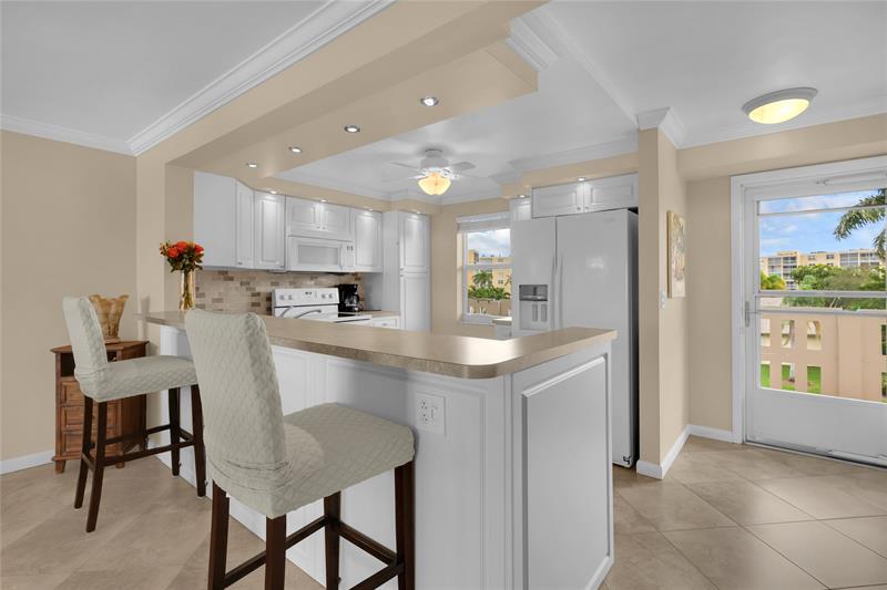 Image 4 of 21 For 321 3rd St  307