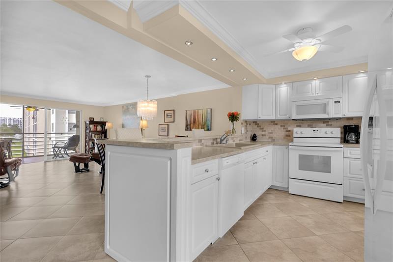 Image 5 of 21 For 321 3rd St  307