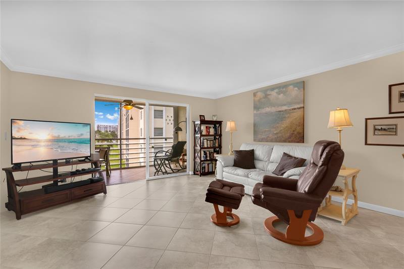 Image 8 of 21 For 321 3rd St  307