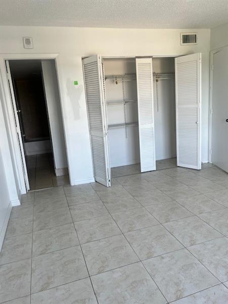 Image 10 of 16 For 4164 Inverrary Dr 803