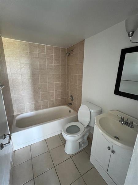 Image 12 of 16 For 4164 Inverrary Dr 803