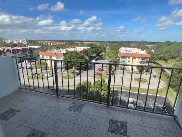 Image 14 of 16 For 4164 Inverrary Dr 803