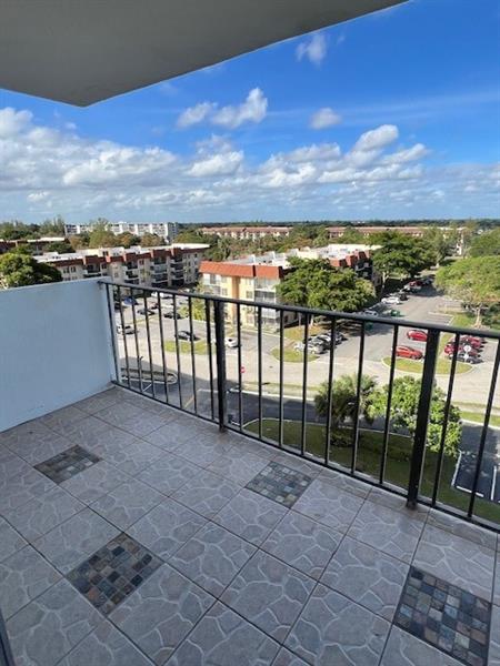 Image 16 of 16 For 4164 Inverrary Dr 803