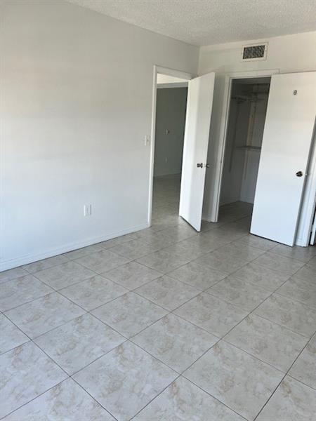 Image 8 of 16 For 4164 Inverrary Dr 803