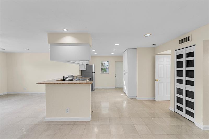 Image 6 of 19 For 758 13th Ct  7