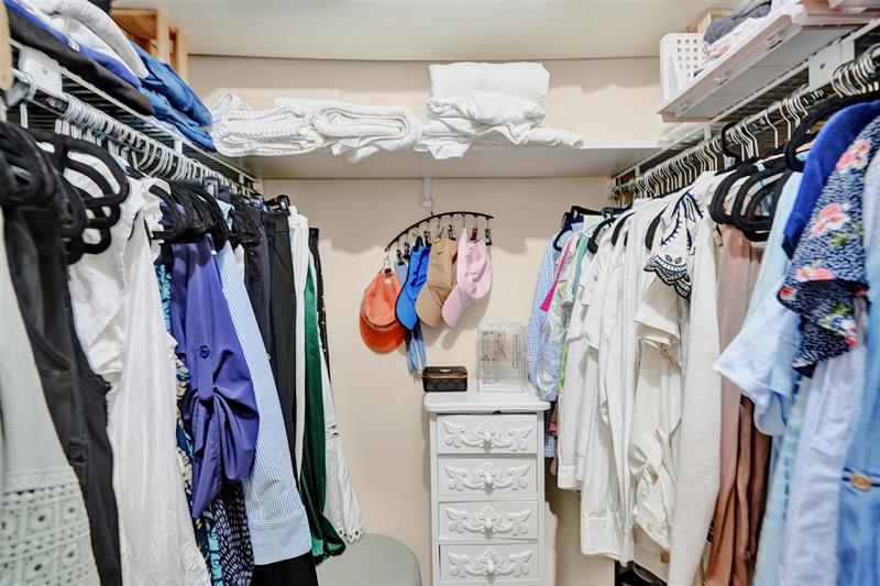 Image 21 of 35 For 9851 Riverside Dr