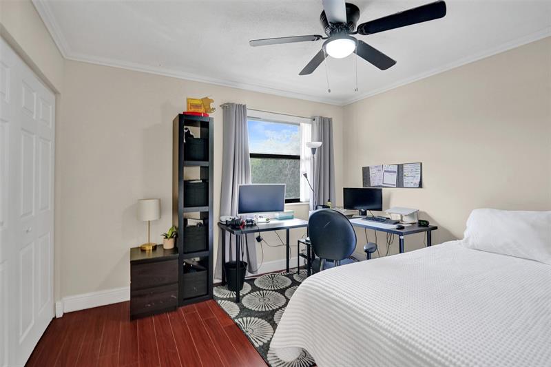 Image 24 of 35 For 9851 Riverside Dr