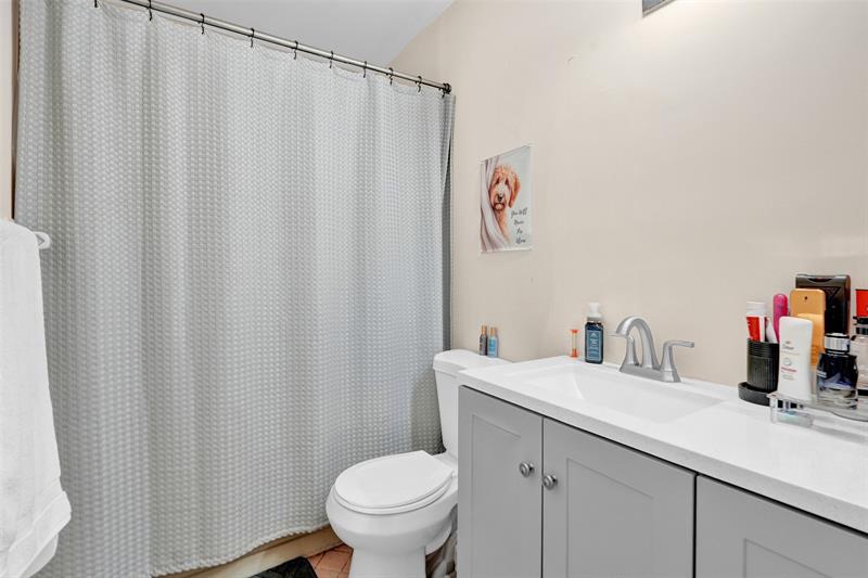 Image 25 of 35 For 9851 Riverside Dr