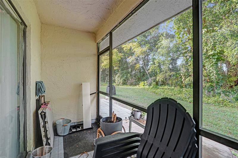 Image 27 of 35 For 9851 Riverside Dr